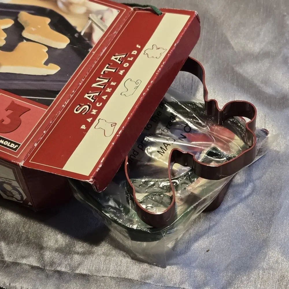 Williams Sonoma Santa Pancake Molds Set Of 3 Original Box Coloring Book Crayons